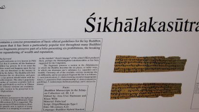 A display panel from a Schoyen exhibition at Mahidol University concerning the Sikhâlakasütra/Singâlovâdasutta, an exposition on developing wholesome relationships